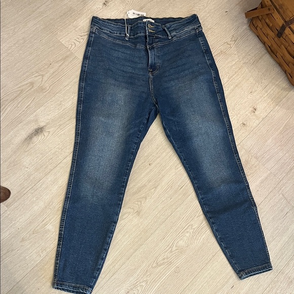 Forever 21 Denim - Forever 21 Dark Blue Skinny Jeans